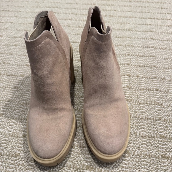 DOLCE VITA Cashe H₂o Waterproof Bootie In Dune Suede | Size 7 - Picture 5 of 7